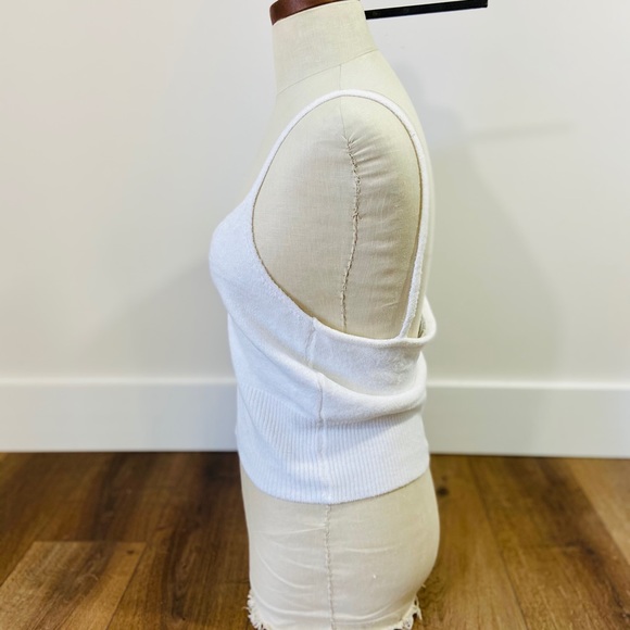 CYBER SALE🕊️urban outfitters Abigail White Fuzzy Knit Crop Top Tank - Picture 4 of 9